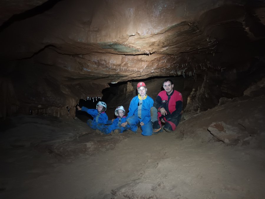 Splo famille et enfants  la grotte du mas de Lajarre dans l'Hrault