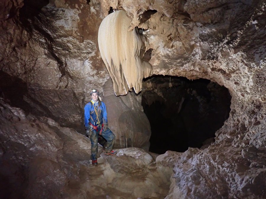 Spéléologie à la grotte de Bégué Ponchon dans l'Hérault
