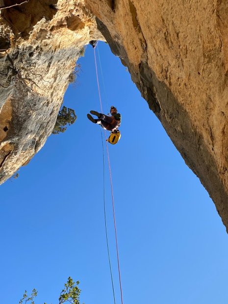 Faire du rappel en escalade