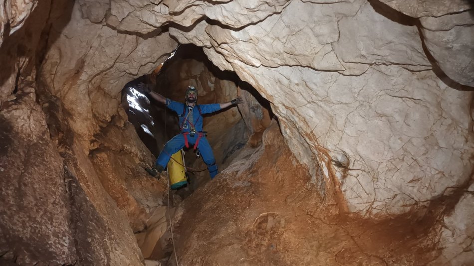 apprendre a equiper en speleo