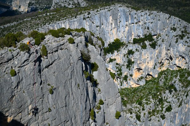 Stage escalade gorges du Verdon, voies du belv�d�re de la Carelle